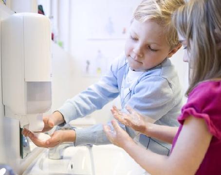 Уроки гигиены от бренда Tork: в школе Петрозаводска обучают детей правильно мыть руки